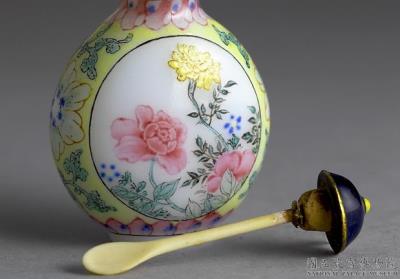 图片[3]-Glass-body painted enamel snuff bottle with a floral design, Qing dynasty, Qianlong reign (1736-1795)-China Archive